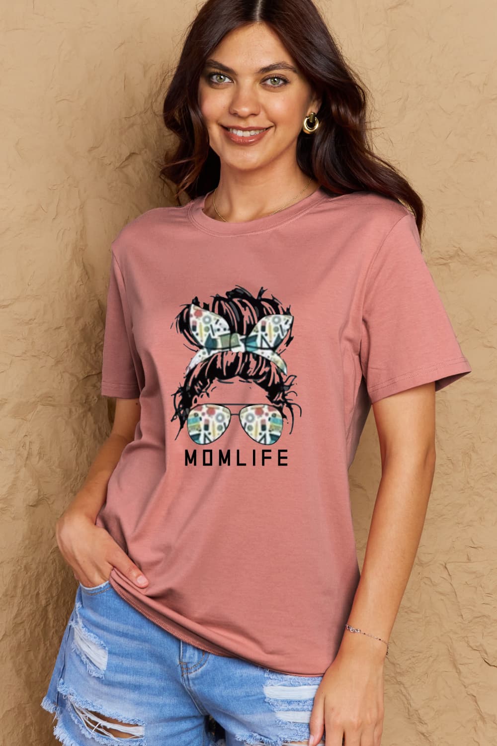MOM LIFE Graphic Tee