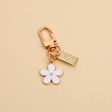 Load image into Gallery viewer, Daisy Keychain
