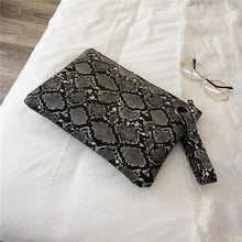 Load image into Gallery viewer, Snake Print Wristlet
